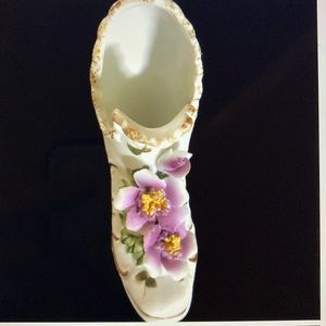 2000 shoe by Naomi limited